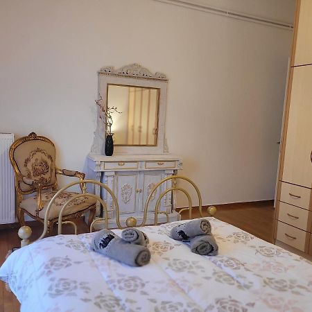 City Center Apartment Arta Esterno foto