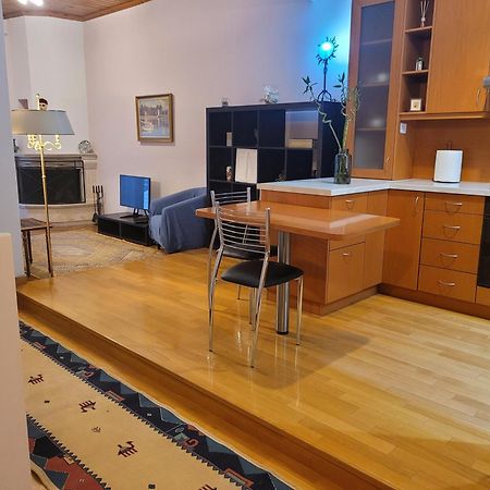 City Center Apartment Arta Esterno foto